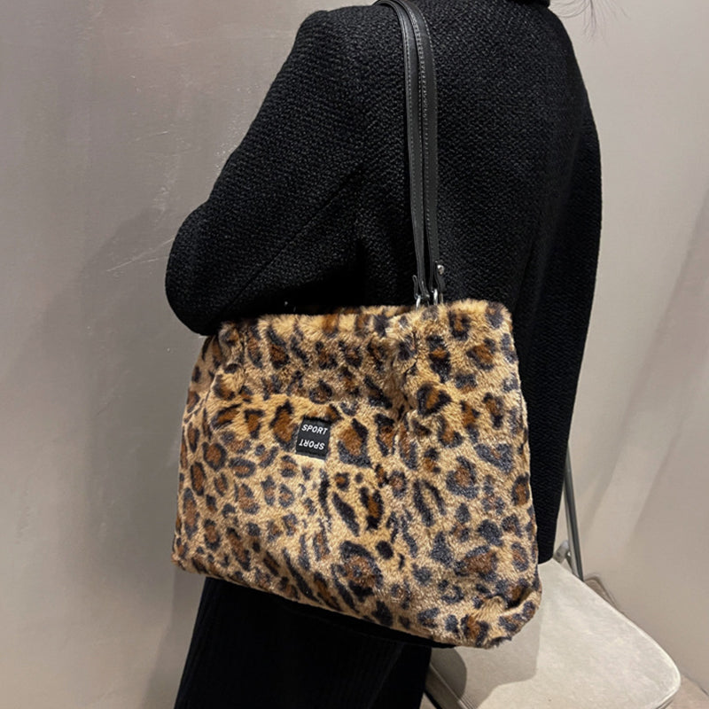 Vintage Large-Capacity Black And White Plaid Furry Tote Bag