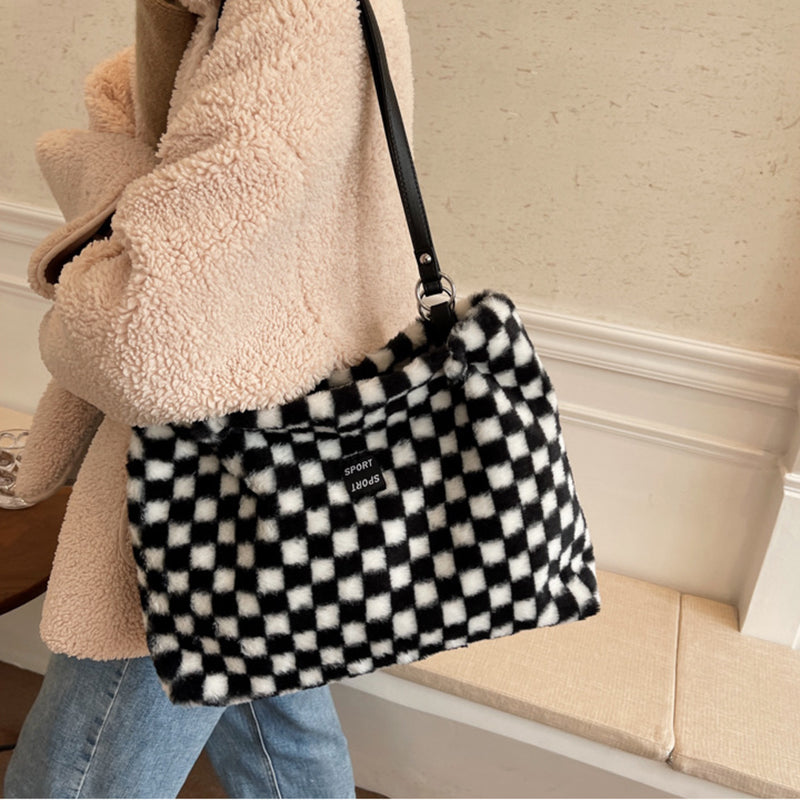 Vintage Large-Capacity Black And White Plaid Furry Tote Bag