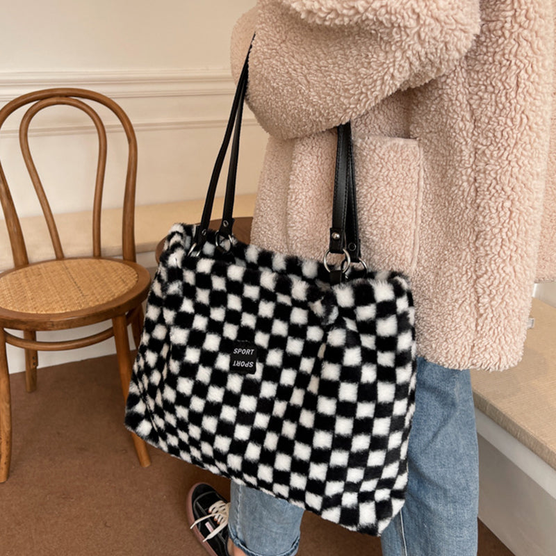 Vintage Large-Capacity Black And White Plaid Furry Tote Bag