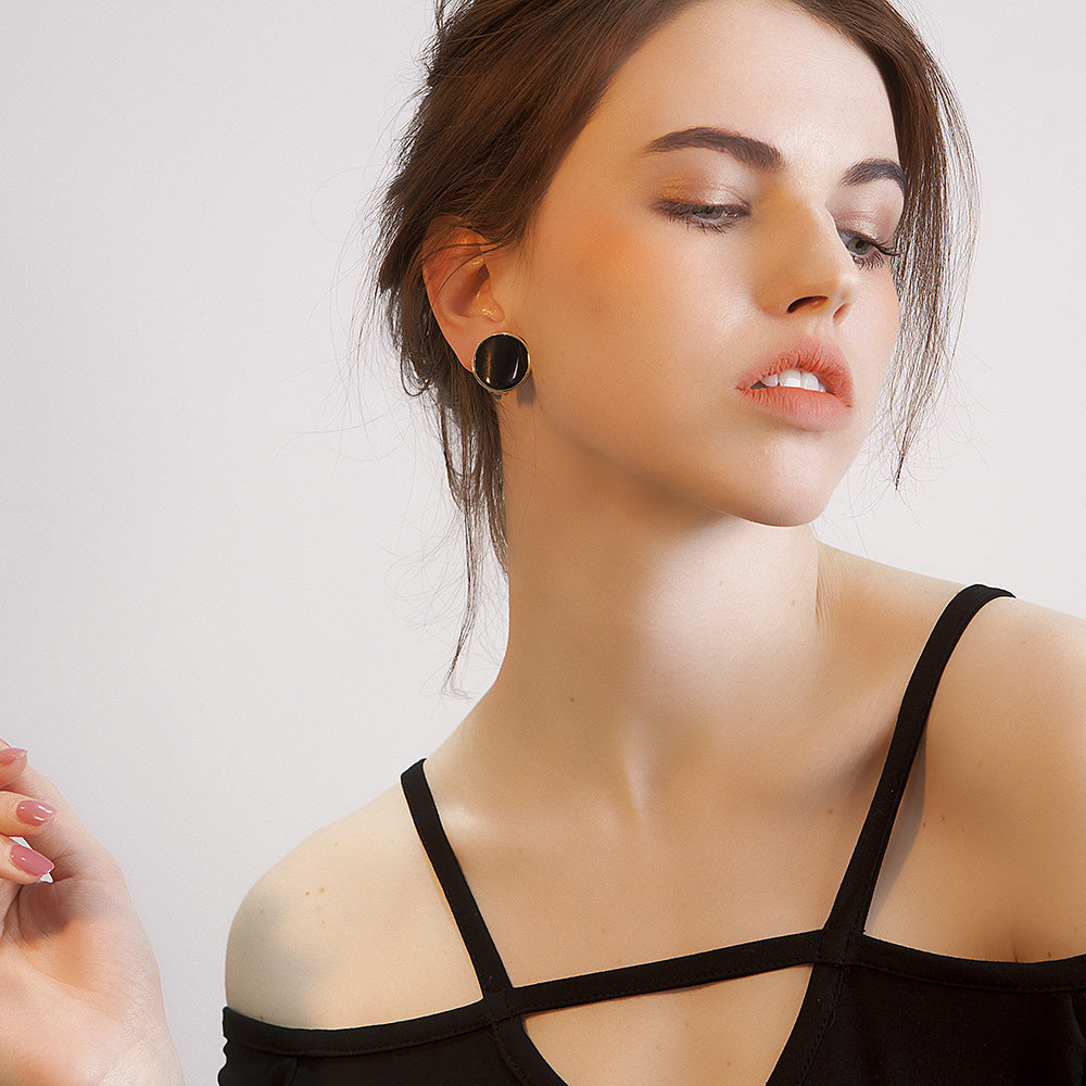 Simple Atmospheric Circle Clip Earrings Without Piercing