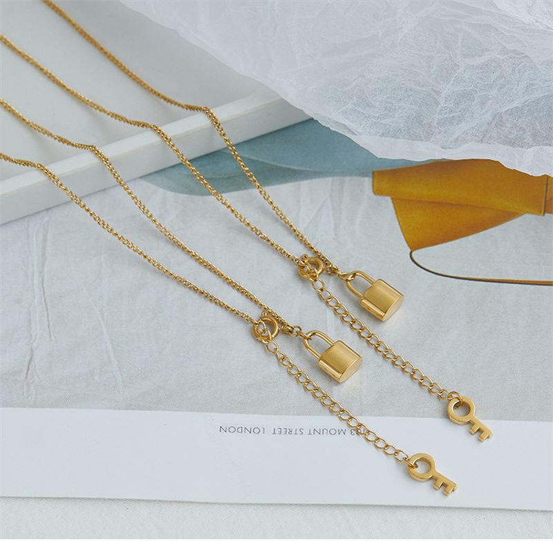 Love Lock Key Necklace in 18K Gold