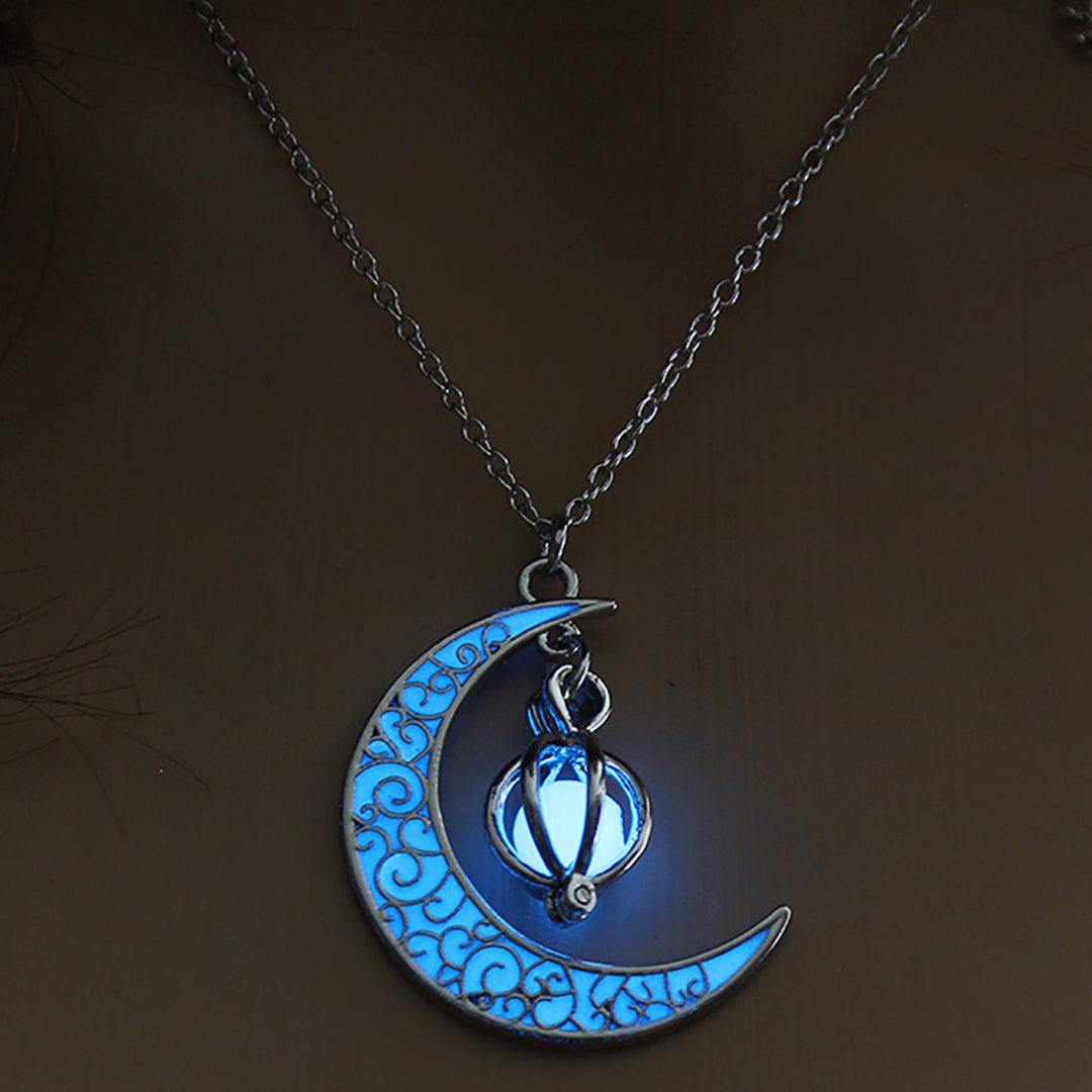 Vintage Moon Shape Pumpkin Pendant Luminous Necklace