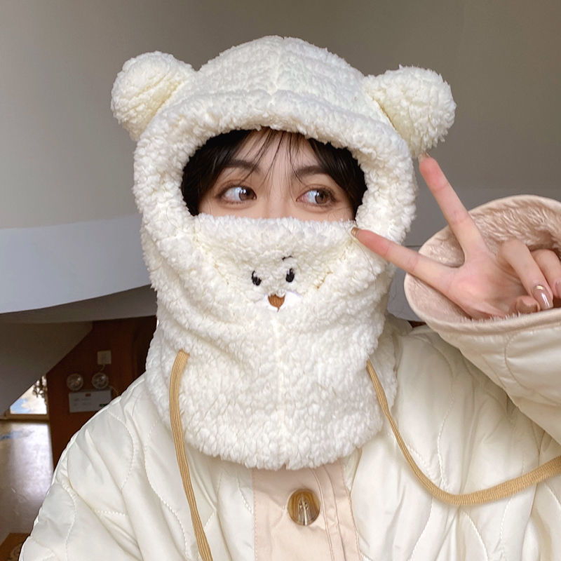Keeping Warm Scarf And Hat Of The Bear Three-piece Suit