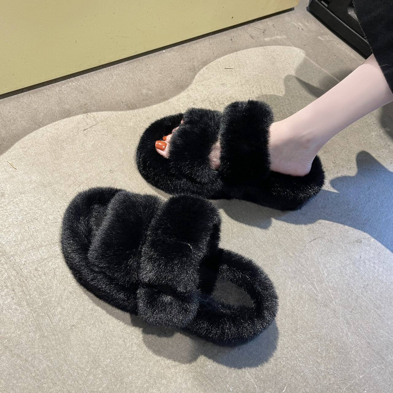 Fashionable Street Trendy Metal Buckle Warm Plush Slippers