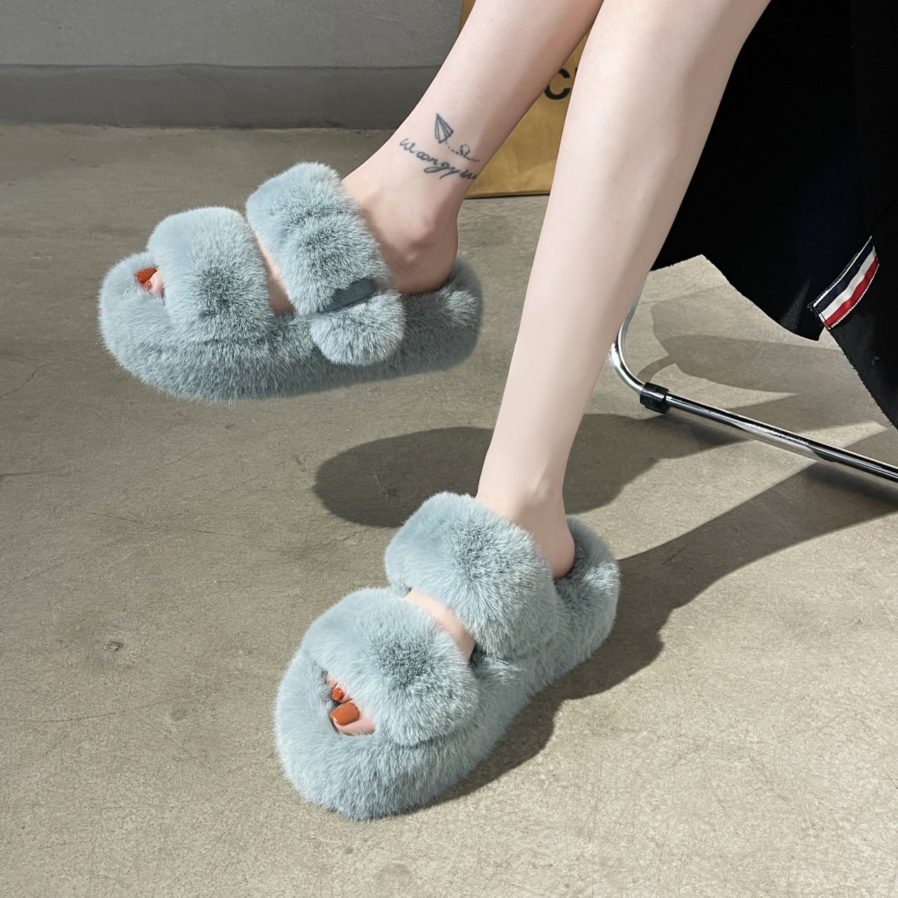 Fashionable Street Trendy Metal Buckle Warm Plush Slippers