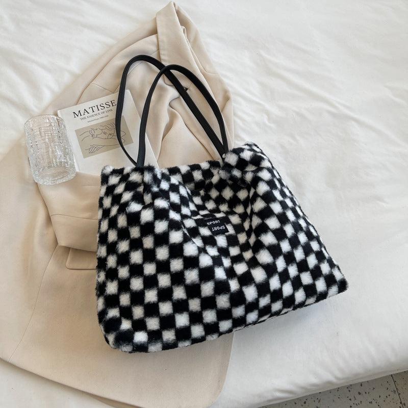 Vintage Large-Capacity Black And White Plaid Furry Tote Bag