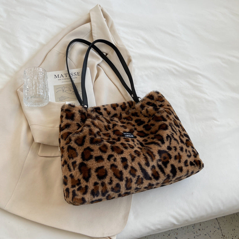 Vintage Large-Capacity Black And White Plaid Furry Tote Bag