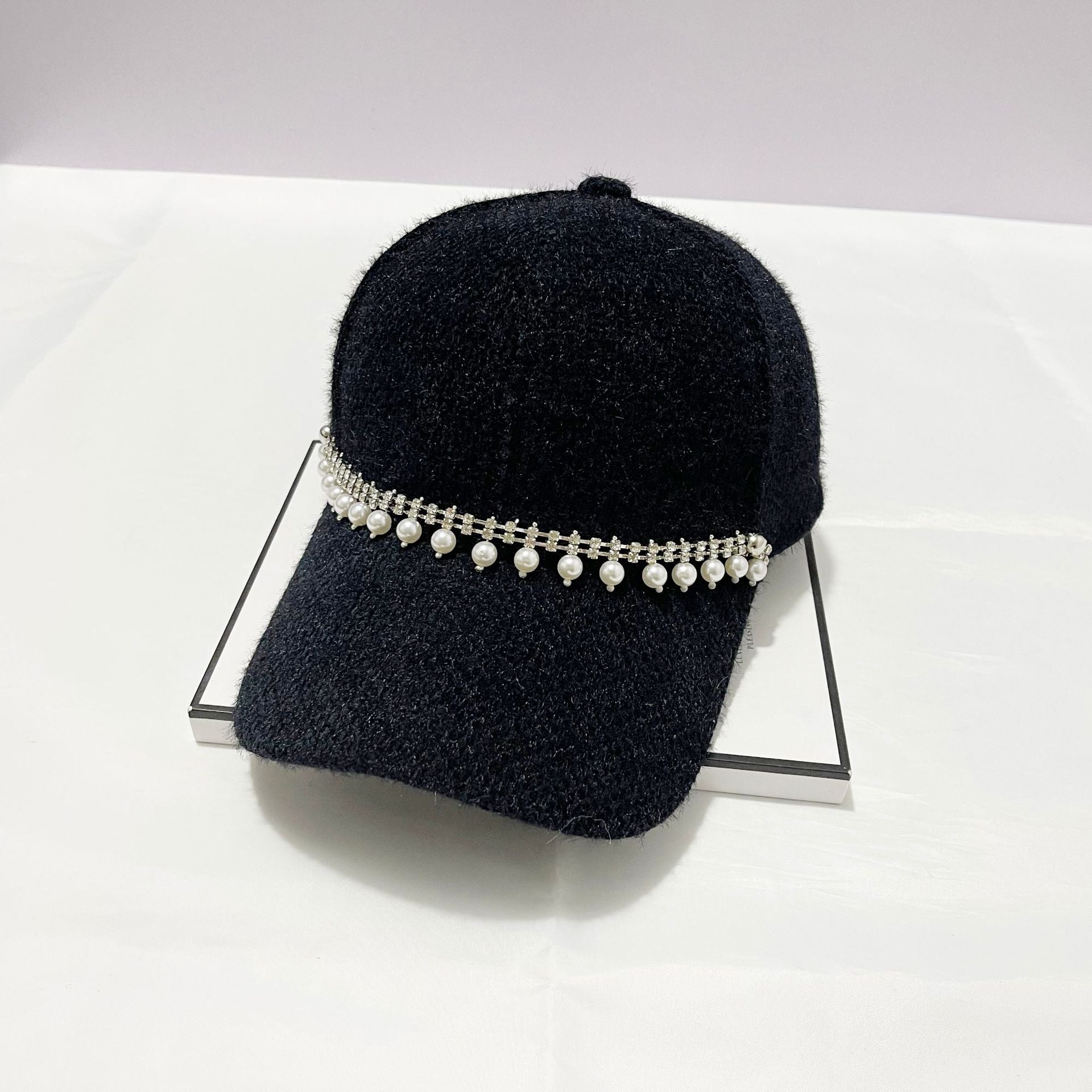 Chain Pearl Cap With Diamond